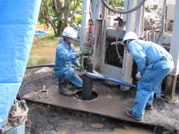 井戸掘管取り外し状況
